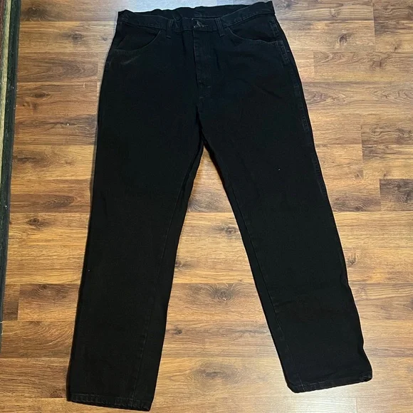 Rustler Men's Classic Black Straight Jeans ๐ - Picture 2 of 10